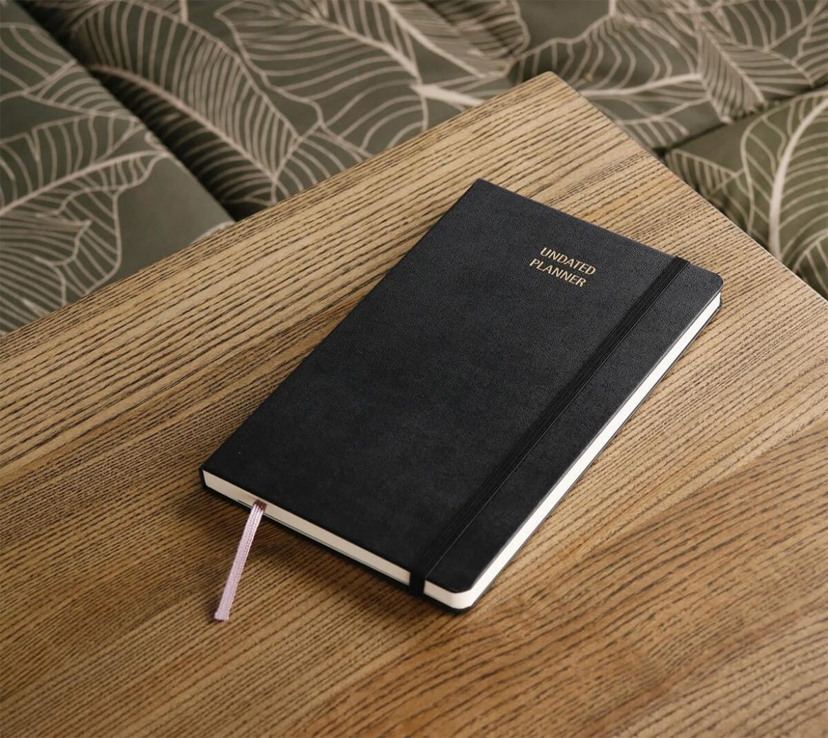 Щотижневик Moleskine Pro Undated Planner з місцем для дат