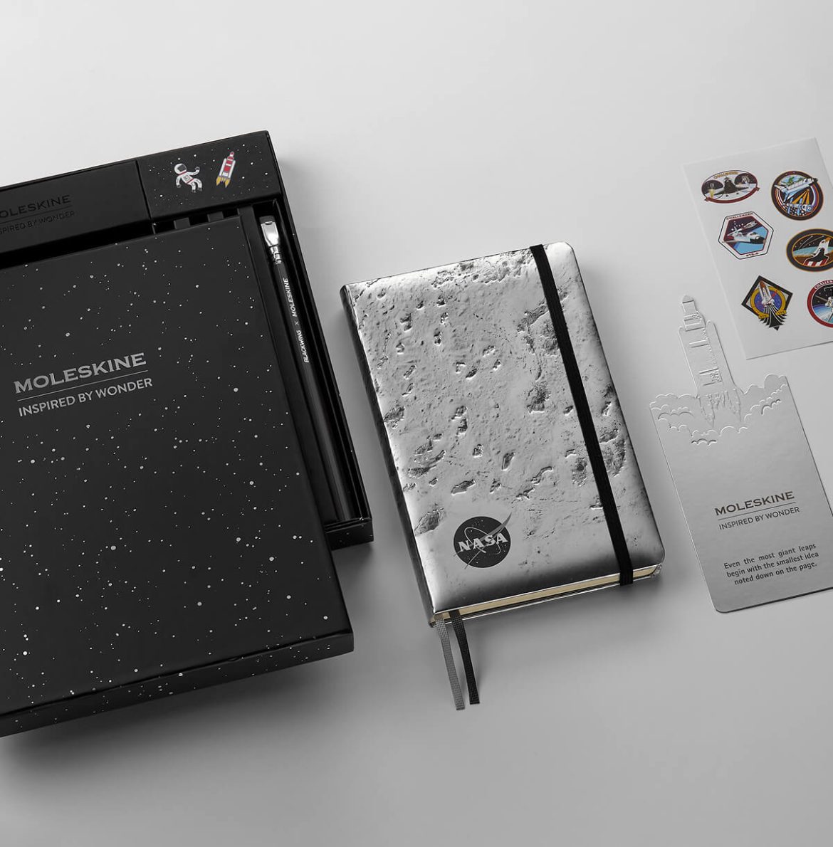 Подарунковий набір Moleskine NASA з блокнотом, олівцями Blackwing і кліпсами