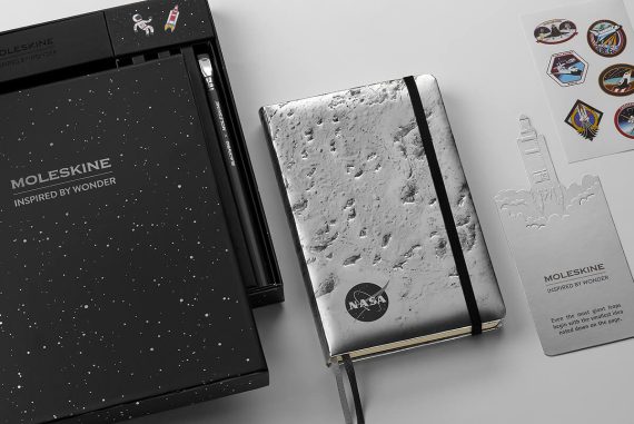 Подарунковий набір Moleskine NASA з блокнотом, олівцями Blackwing і кліпсами