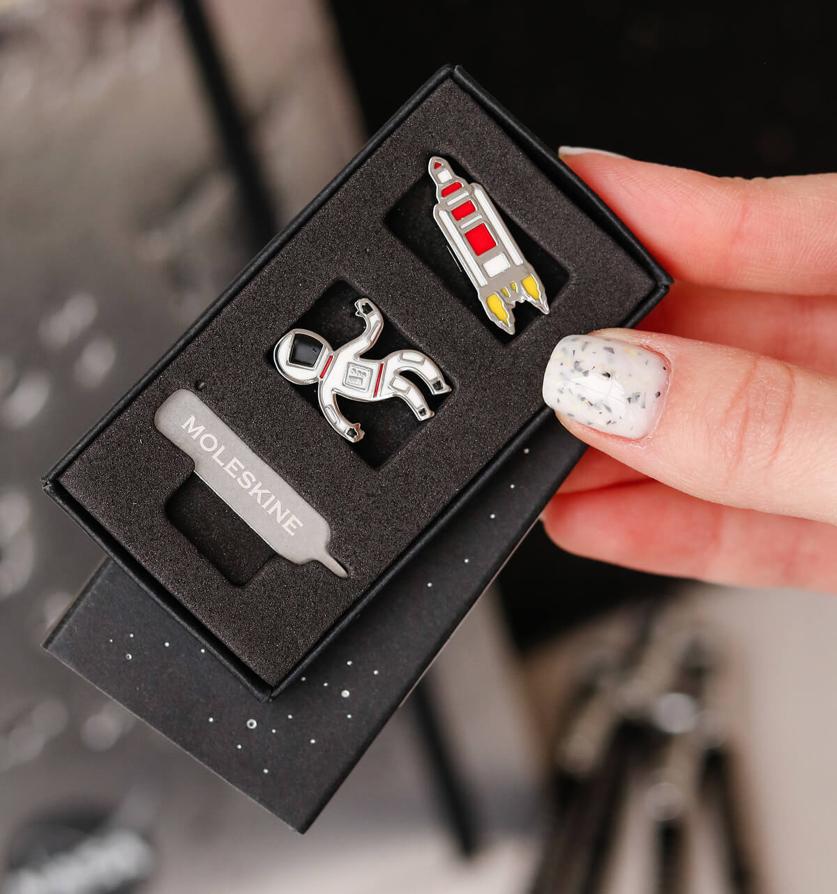 Металеві кліпси NASA