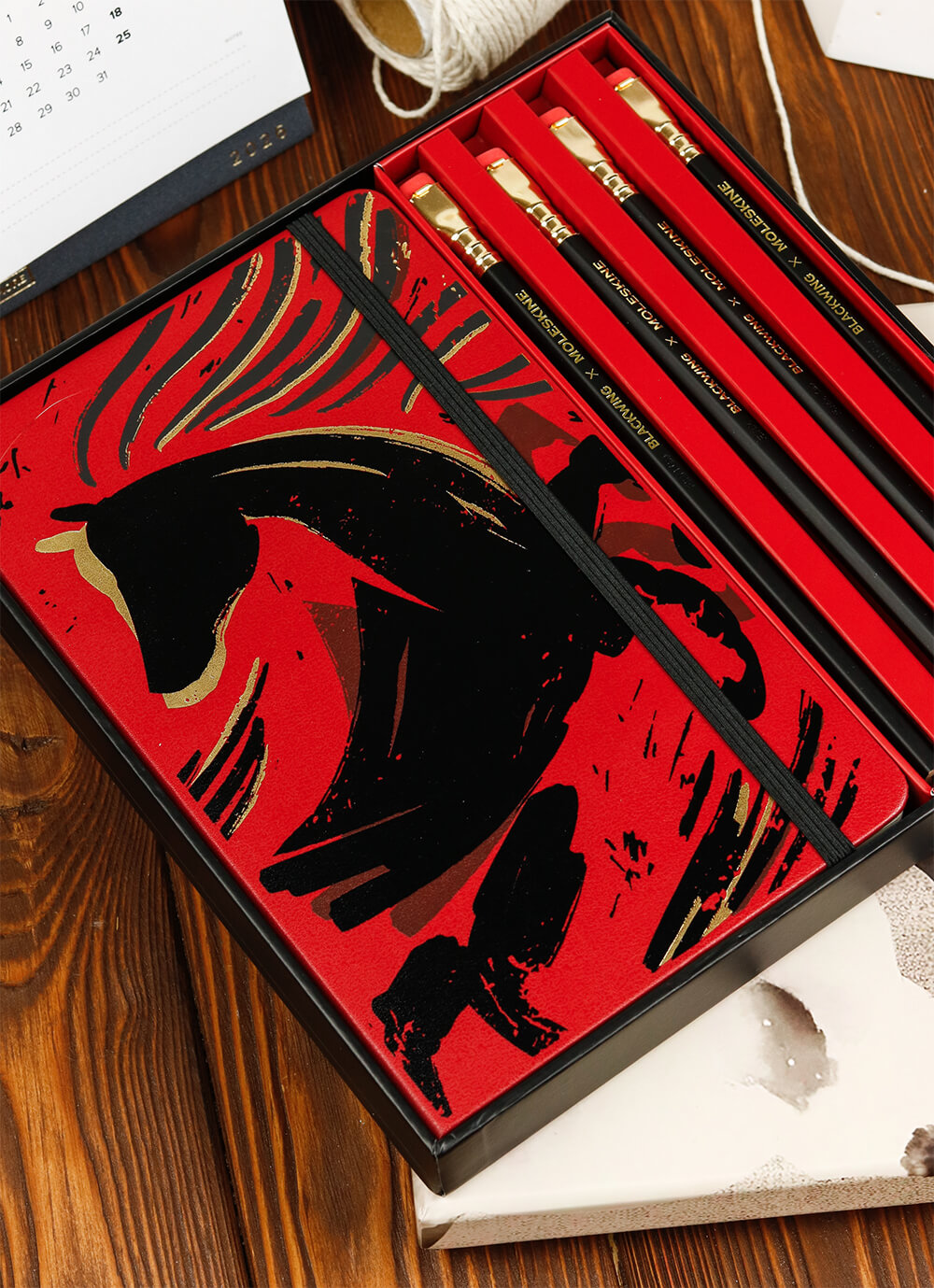 Подарунковий набір Moleskine Year of the Horse з блокнотом і олівцями