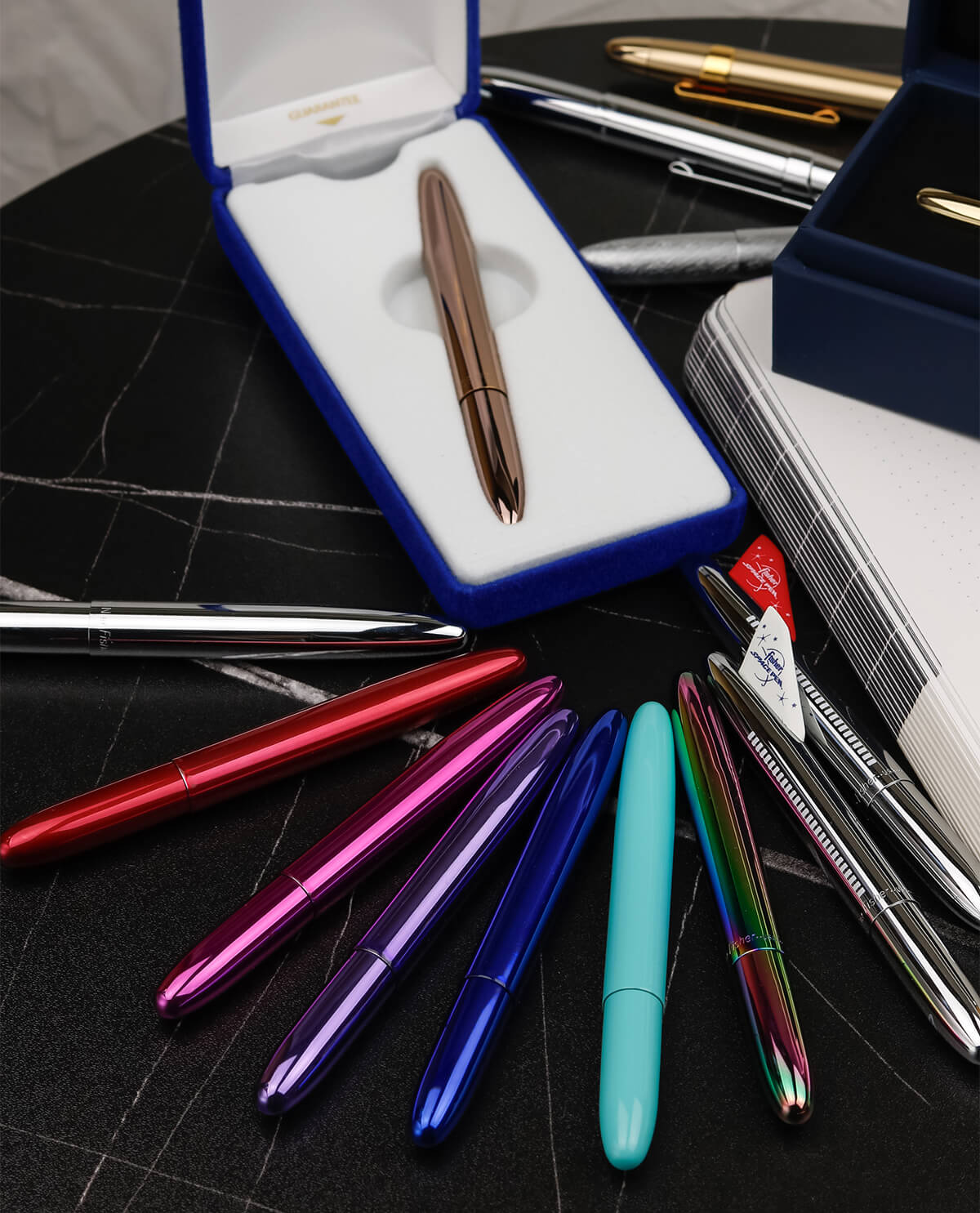 Різні ручки Fisher Space Pen Bullet у закритому стані