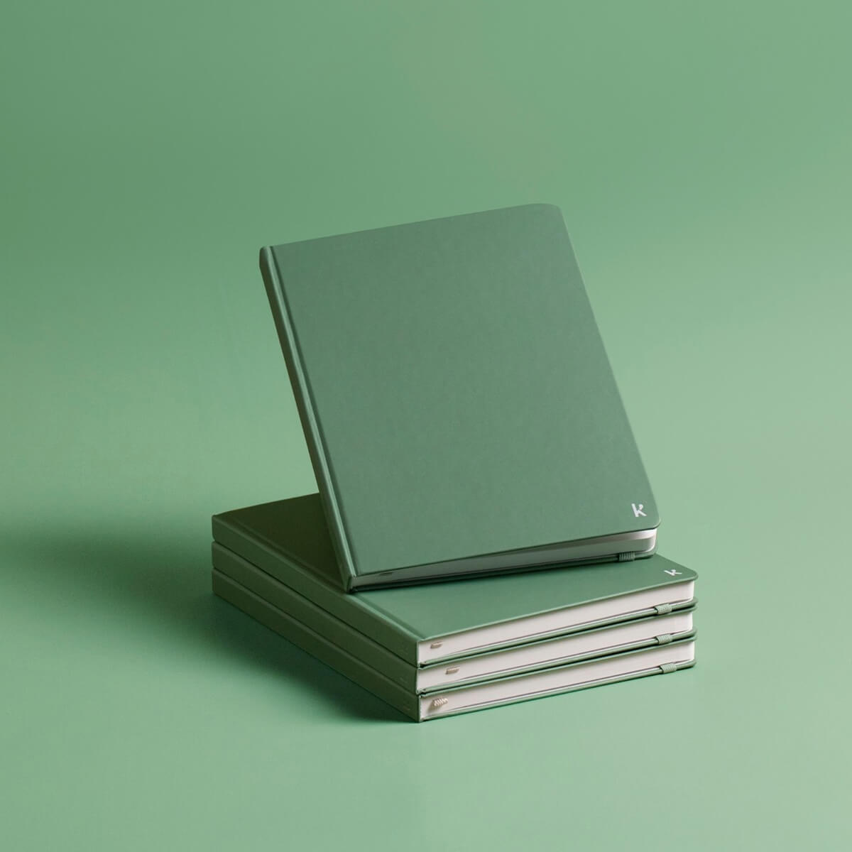 блокнот Karst зі сторінками з кам’яного паперу крупний план