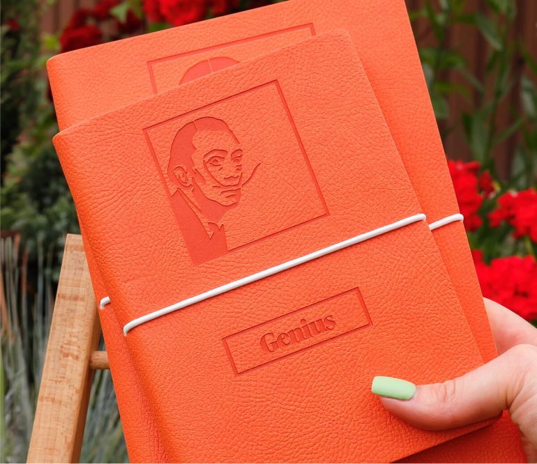 Сліпе тиснення на блокноті Ciak