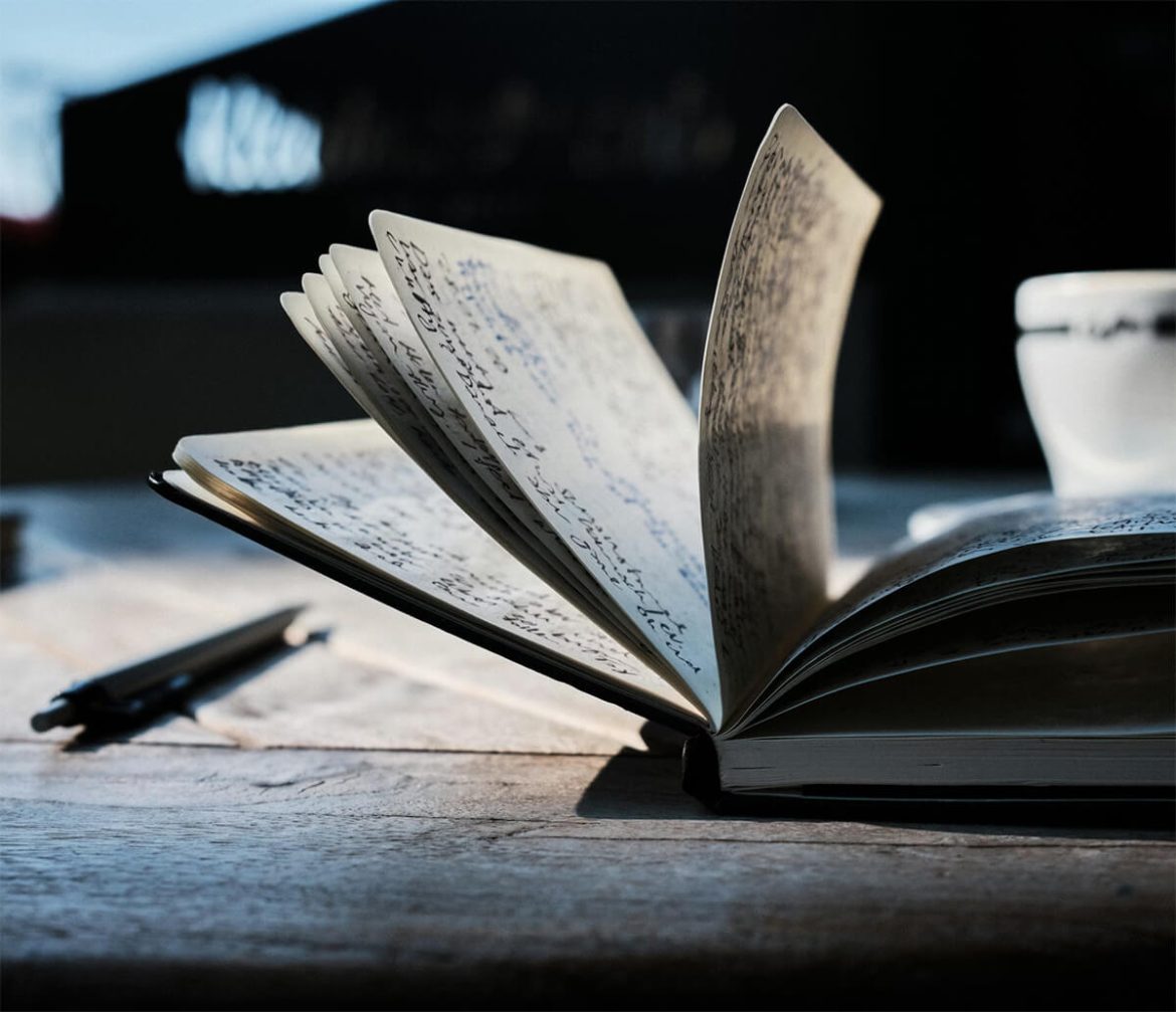 Блокнот з записами без сенсу