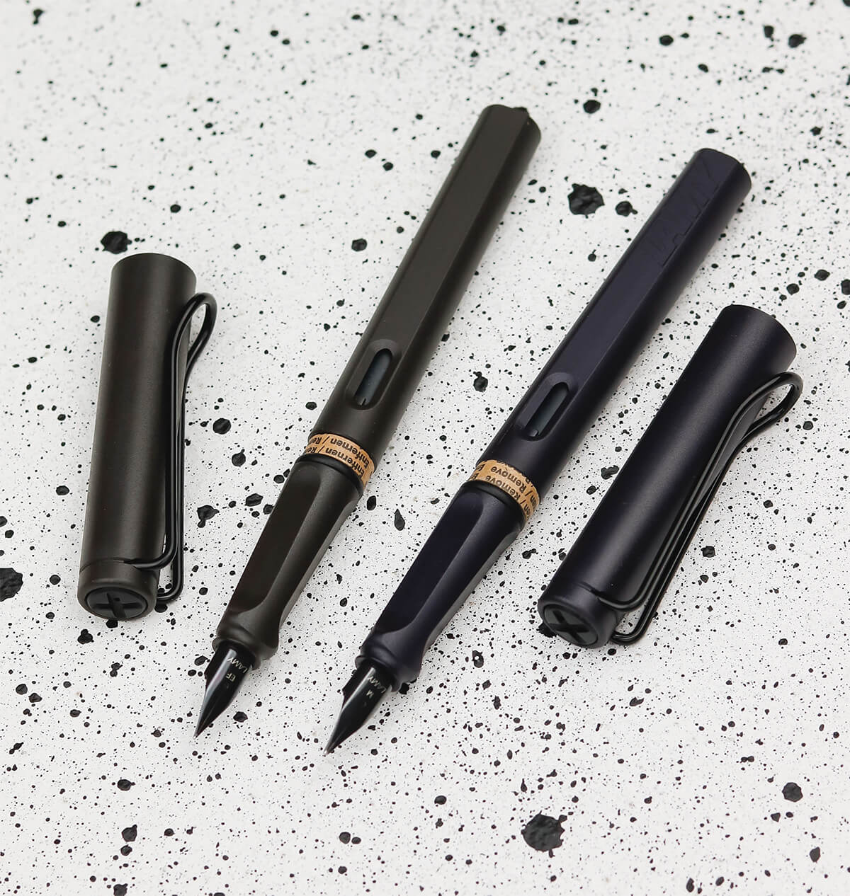 Lamy Safari у темному пластиковому корпусі
