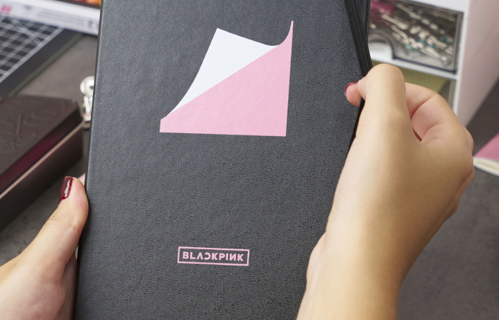 Кольоровий друк логотипу на обкладинці блокнота