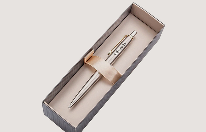 Лазерне гравіювання імені на ручці Parker