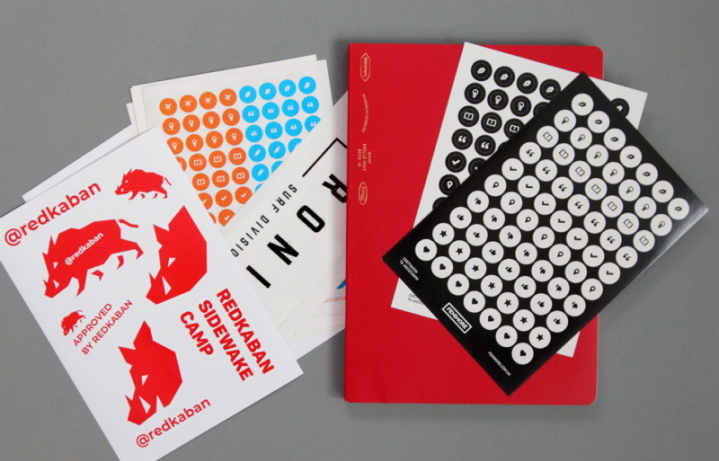 Фірмові наліпки з логотипом